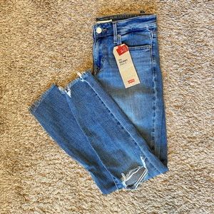 Levi’s 711 Skinny Ankle Jeans